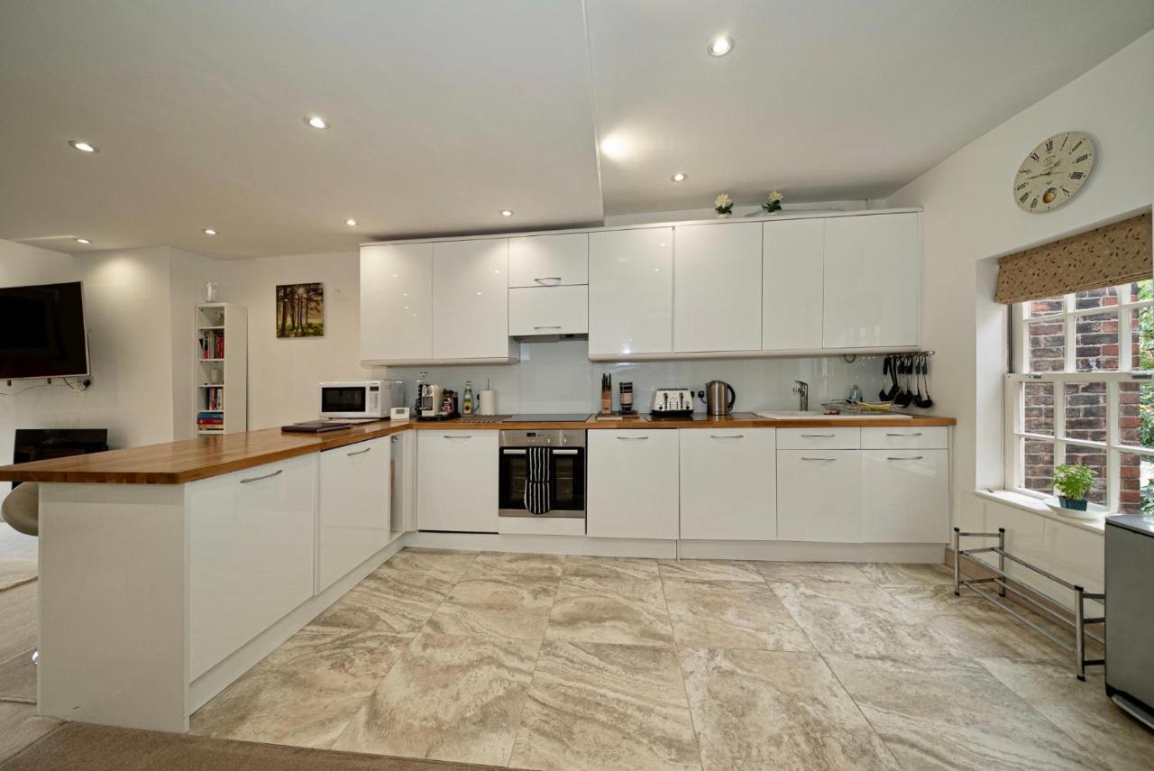 Serviced Apartments Macclesfield Exteriör bild
